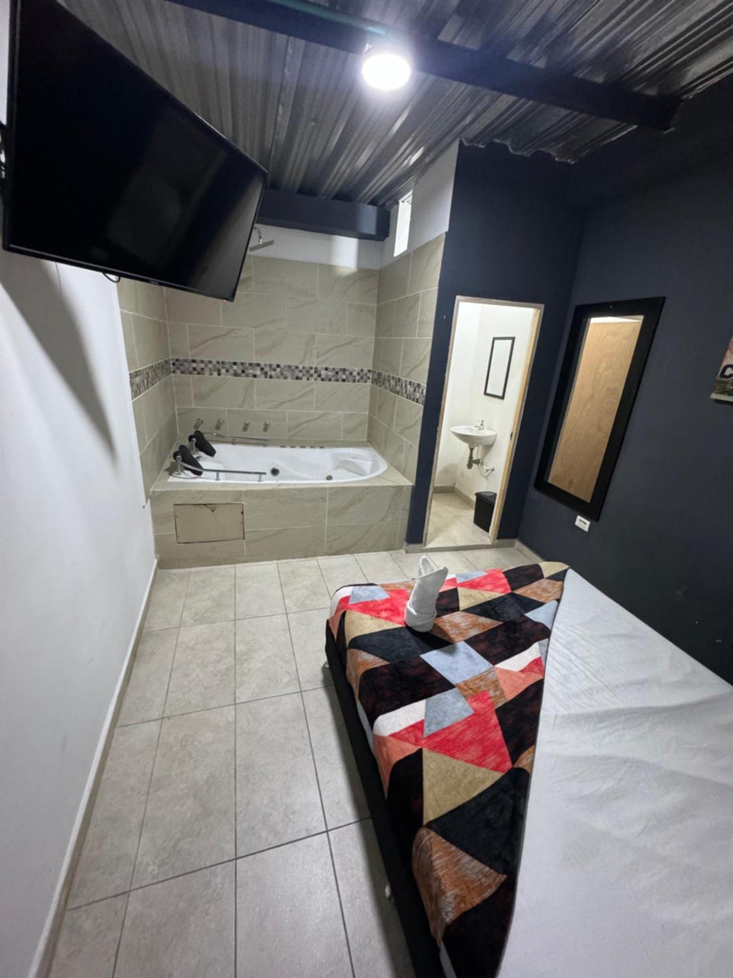 Hotel Select ميديلين المظهر الخارجي الصورة