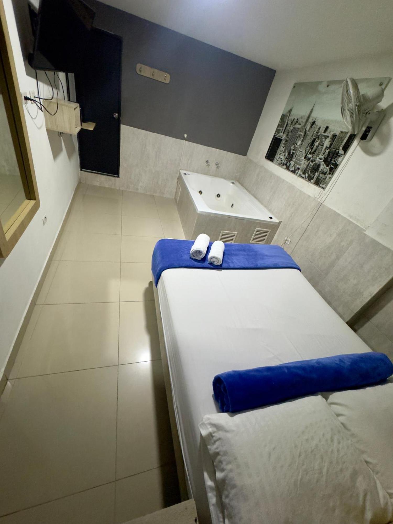 Hotel Select ميديلين المظهر الخارجي الصورة