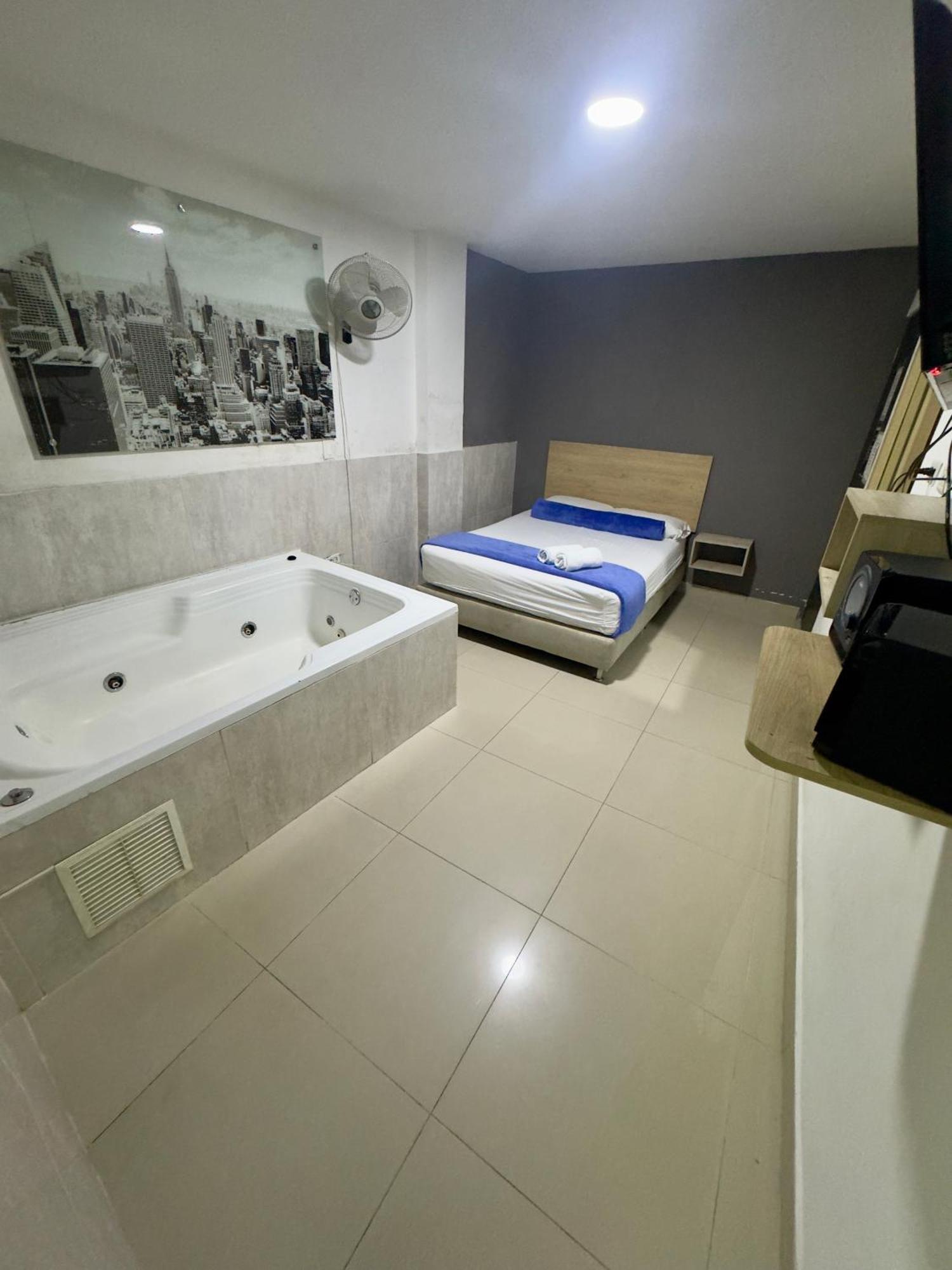 Hotel Select ميديلين المظهر الخارجي الصورة